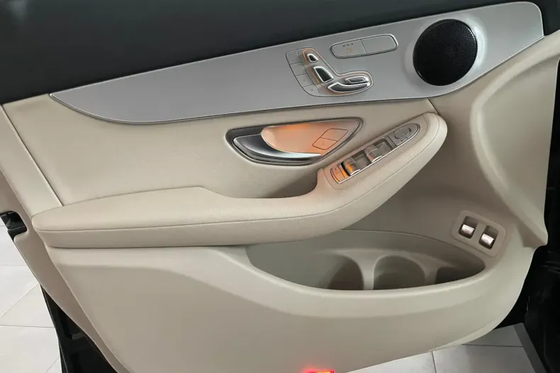 Mercedes-Benz GLC 300 din 2021 cu 91.300 km - oferta MER172931 - foto 13