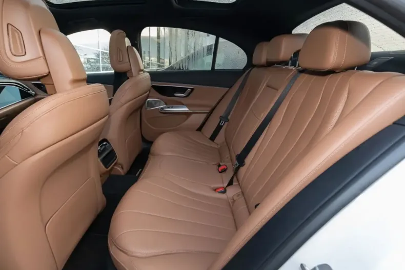 Mercedes-Benz E 200 din 2024 cu 11.384 km - oferta MER172936 - foto 11