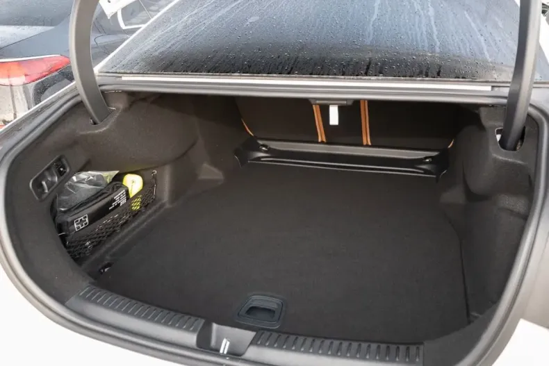 Mercedes-Benz E 200 din 2024 cu 11.384 km - oferta MER172936 - foto 13