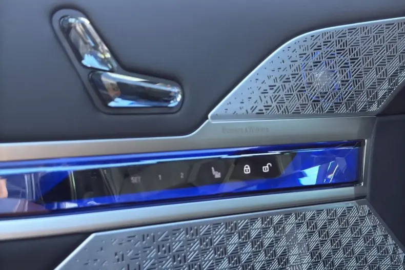 BMW 740 din 2024 cu 11.990 km - oferta BMW172997 - foto 23