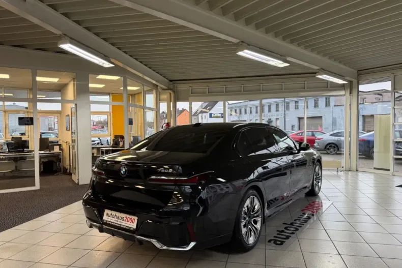 BMW 750 din 2024 cu 6.407 km - oferta BMW173045 - foto 3