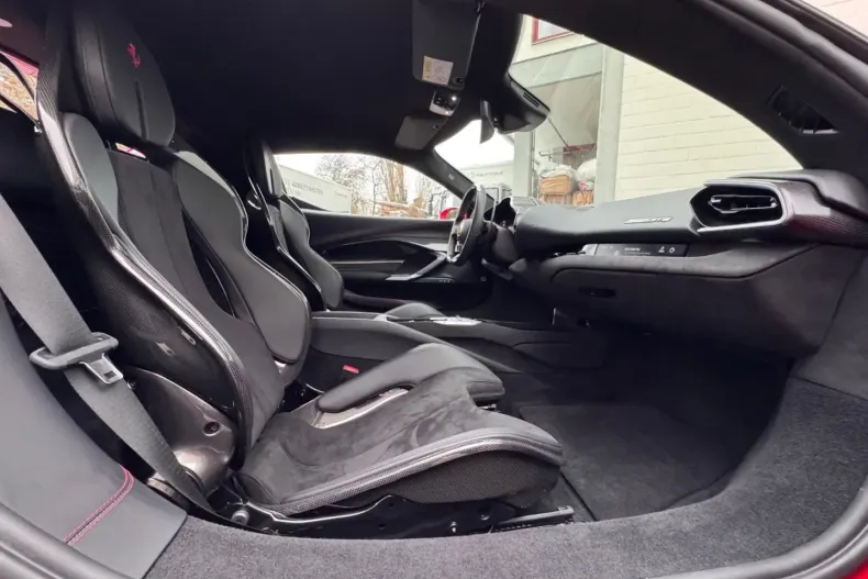 Ferrari 296 GTB din 2024 cu 2.700 km - oferta FER173050 - foto 13