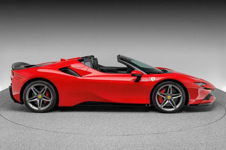 Ferrari SF90 din 2023 cu 4.500 km - oferta FER173052 - foto 9