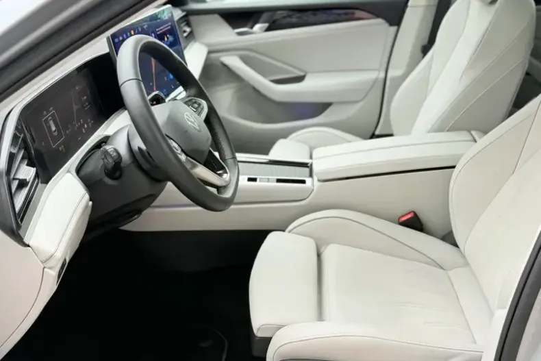 Volkswagen Passat din 2024 cu 11.000 km - oferta VOL173061 - foto 9