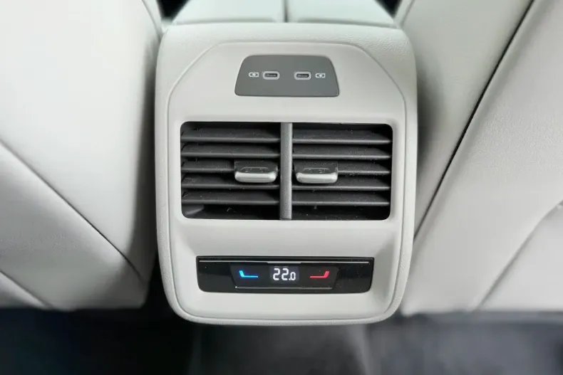 Volkswagen Passat din 2024 cu 11.000 km - oferta VOL173061 - foto 22