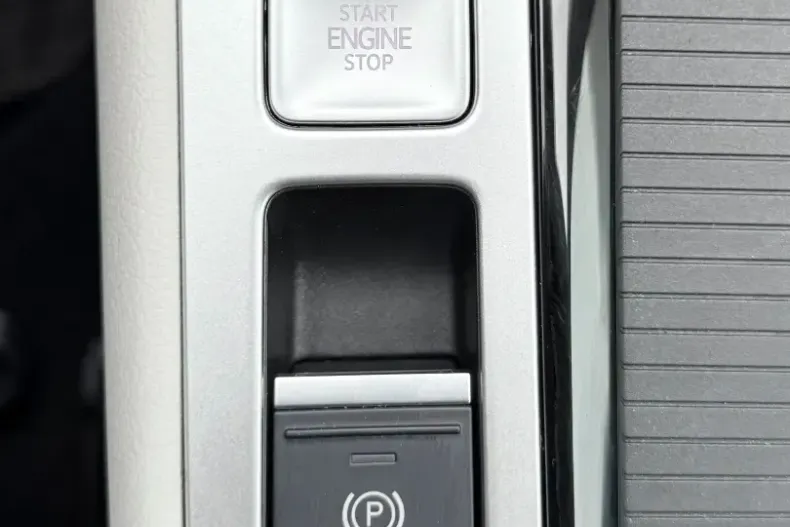 Volkswagen Passat din 2024 cu 11.000 km - oferta VOL173061 - foto 26