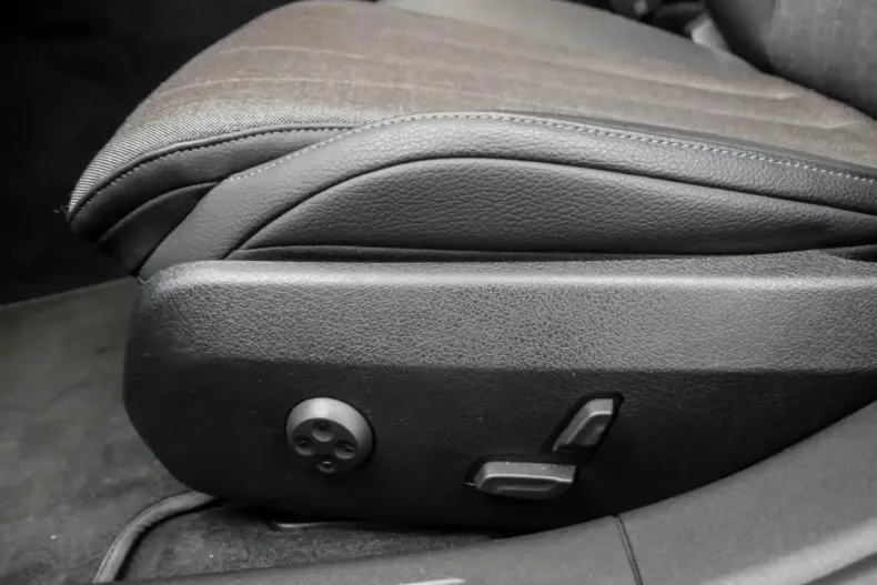 Mercedes-Benz E 300 din 2025 cu 21.436 km - oferta MER173062 - foto 17