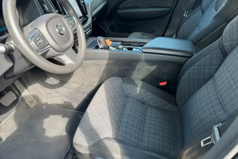 Volvo XC60 din 2022 cu 49.980 km - oferta VOL173066 - foto 4