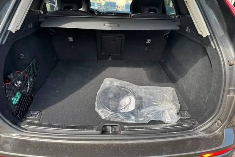 Volvo XC60 din 2022 cu 49.980 km - oferta VOL173066 - foto 10