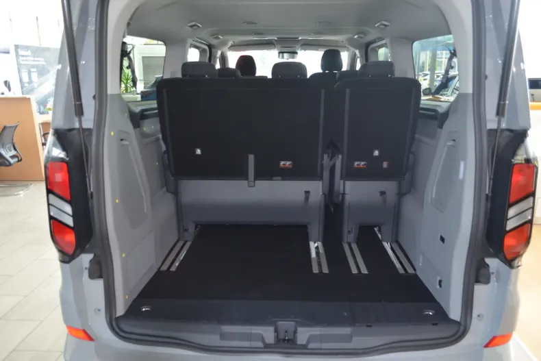 Ford Tourneo Custom din 2025 cu 3.300 km - oferta FOR173082 - foto 9