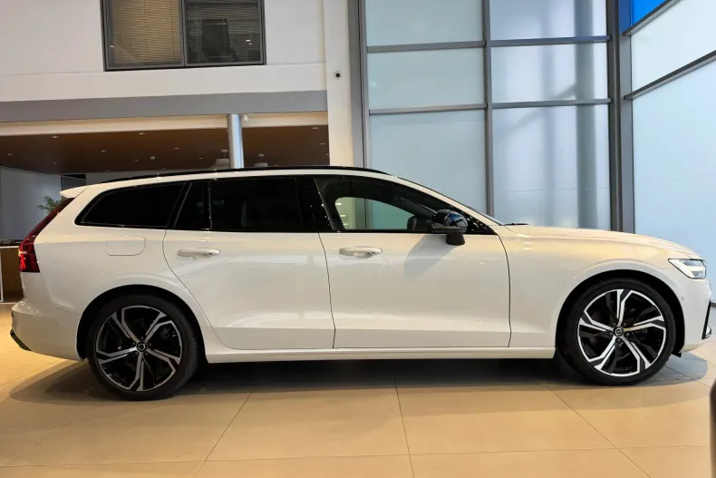 Volvo V60 din 2024 cu 21.200 km - oferta VOL173138 - foto 4