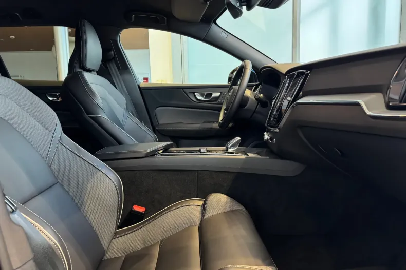 Volvo V60 din 2024 cu 21.200 km - oferta VOL173138 - foto 10