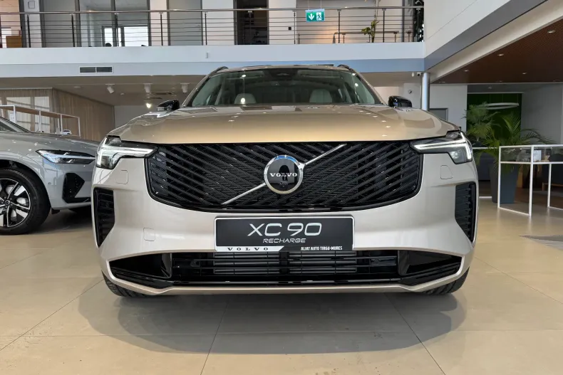 Volvo XC90 din 2025 cu 9 km - oferta VOL173141 - foto 2
