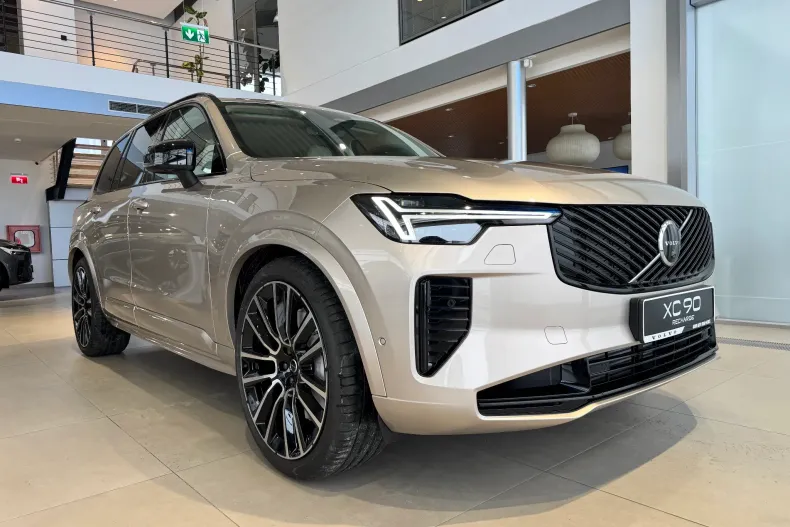 Volvo XC90 din 2025 cu 9 km - oferta VOL173141 - foto 3