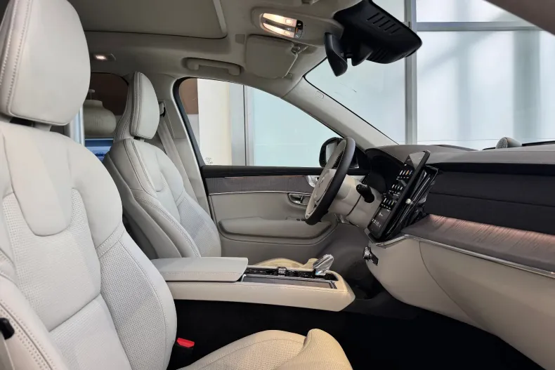 Volvo XC90 din 2025 cu 9 km - oferta VOL173141 - foto 9