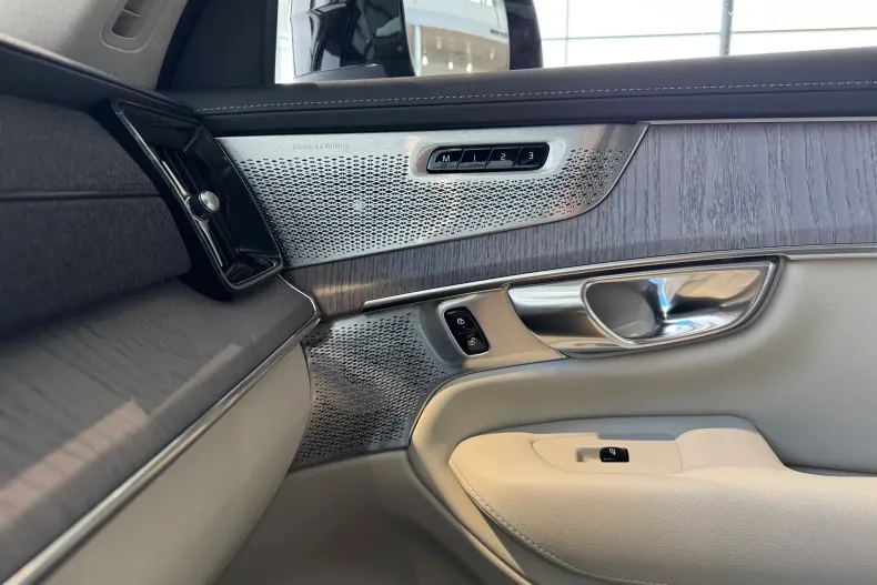 Volvo XC90 din 2025 cu 9 km - oferta VOL173141 - foto 12