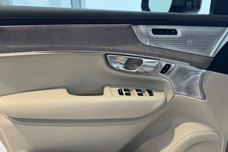 Volvo XC90 din 2025 cu 9 km - oferta VOL173141 - foto 18