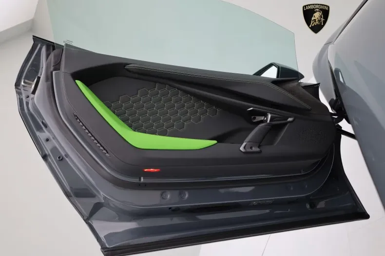 Lamborghini Revuelto din 2024 cu 2.435 km - oferta LAM173174 - foto 11