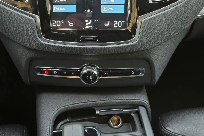 Volvo XC90 din 2021 cu 55.980 km - oferta VOL173235 - foto 32