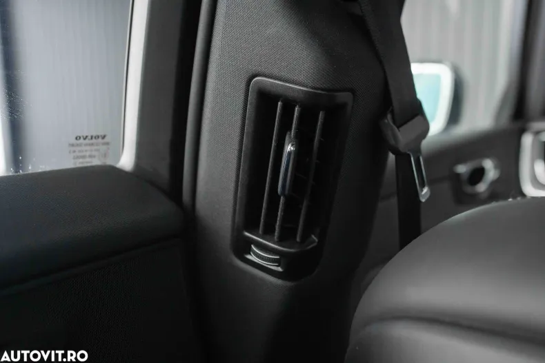 Volvo XC60 din 2022 cu 66.171 km - oferta VOL173263 - foto 37