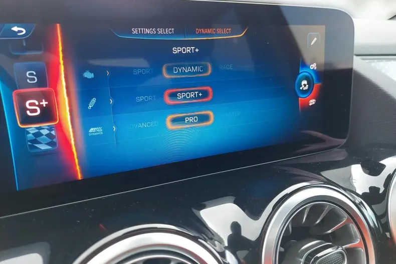 Mercedes-Benz GLA din 2025 cu 2.695 km - oferta MER173274 - foto 24