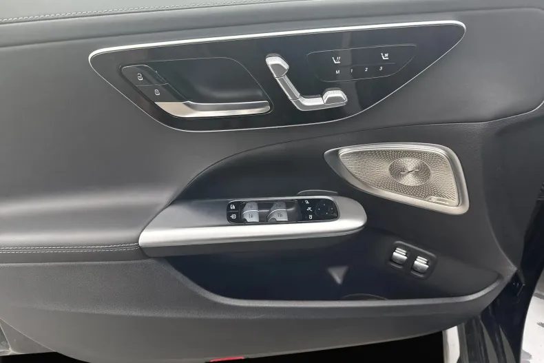 Mercedes-Benz C 63 AMG din 2025 cu 3.018 km - oferta MER173283 - foto 11