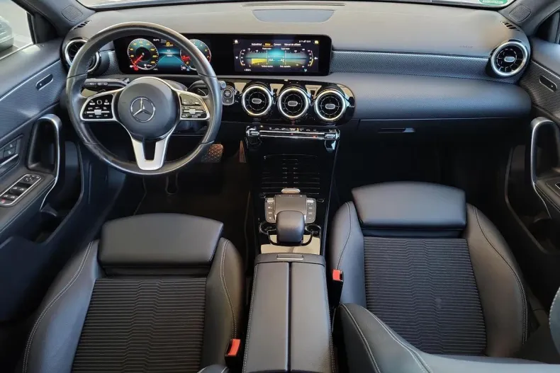 Mercedes-Benz A 200 din 2020 cu 49.899 km - oferta MER173306 - foto 13