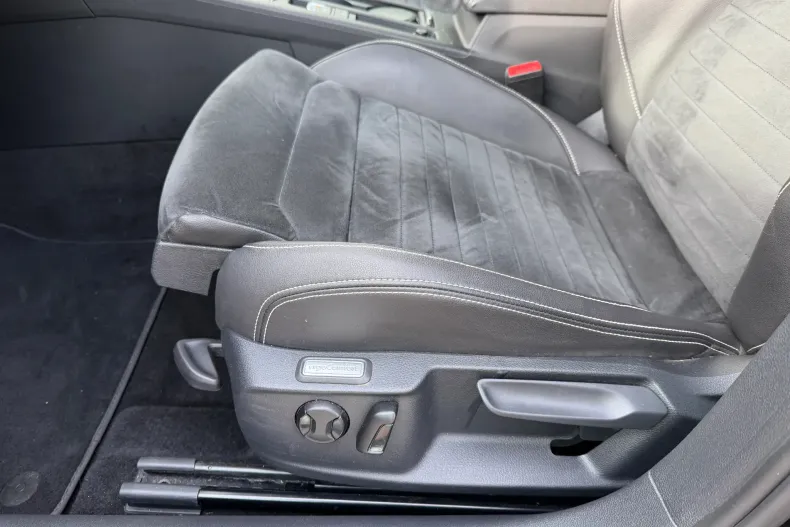 Volkswagen Passat din 2020 cu 100.641 km - oferta VOL173316 - foto 11