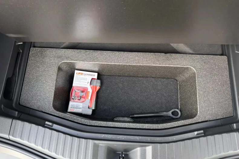 Toyota bZ4X din 2025 cu 13.293 km - oferta TOY173317 - foto 8