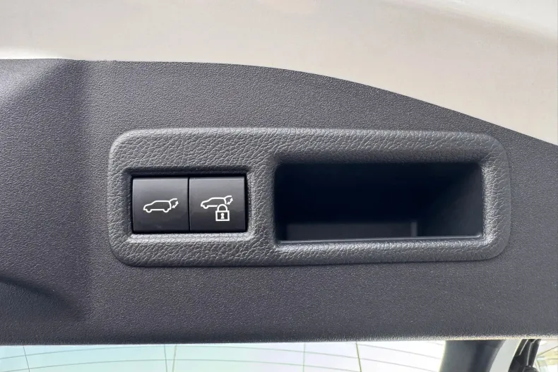 Toyota bZ4X din 2025 cu 13.293 km - oferta TOY173317 - foto 10