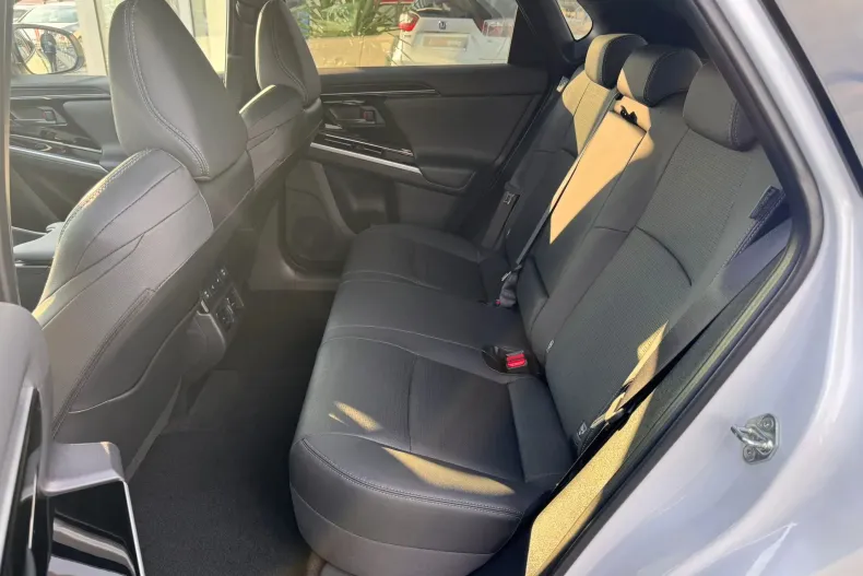 Toyota bZ4X din 2025 cu 13.293 km - oferta TOY173317 - foto 11