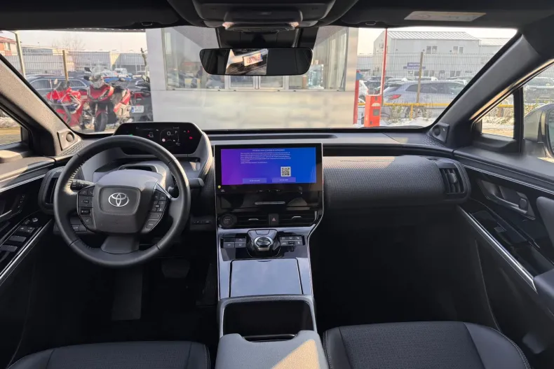 Toyota bZ4X din 2025 cu 13.293 km - oferta TOY173317 - foto 13
