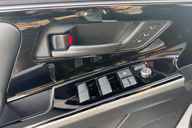 Toyota bZ4X din 2025 cu 13.293 km - oferta TOY173317 - foto 19