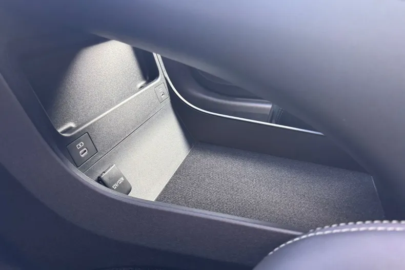 Toyota bZ4X din 2025 cu 13.293 km - oferta TOY173317 - foto 31