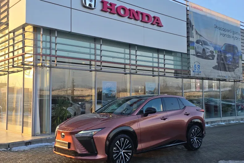 Lexus RZ din 2023 cu 16.815 km - oferta LEX173319 - foto 1
