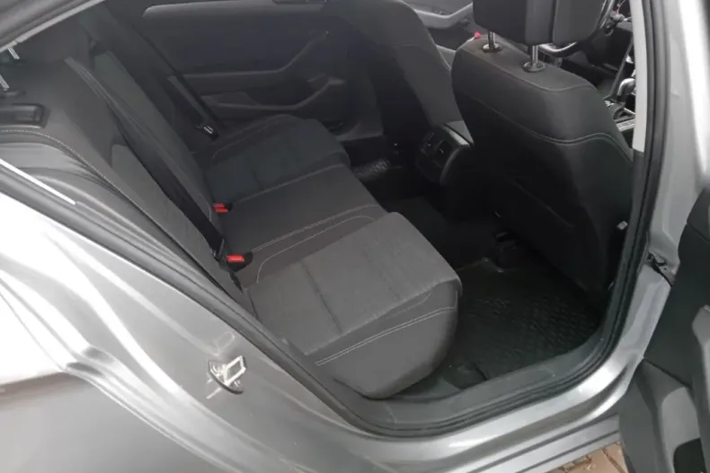 Volkswagen Passat din 2021 cu 111.347 km - oferta VOL173342 - foto 13