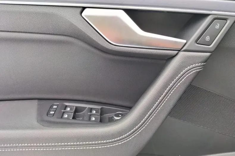 Volkswagen Touareg din 2024 cu 49.794 km - oferta VOL173361 - foto 10