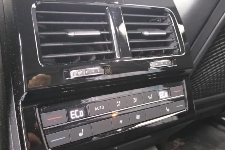 Volkswagen Touareg din 2024 cu 49.794 km - oferta VOL173361 - foto 15