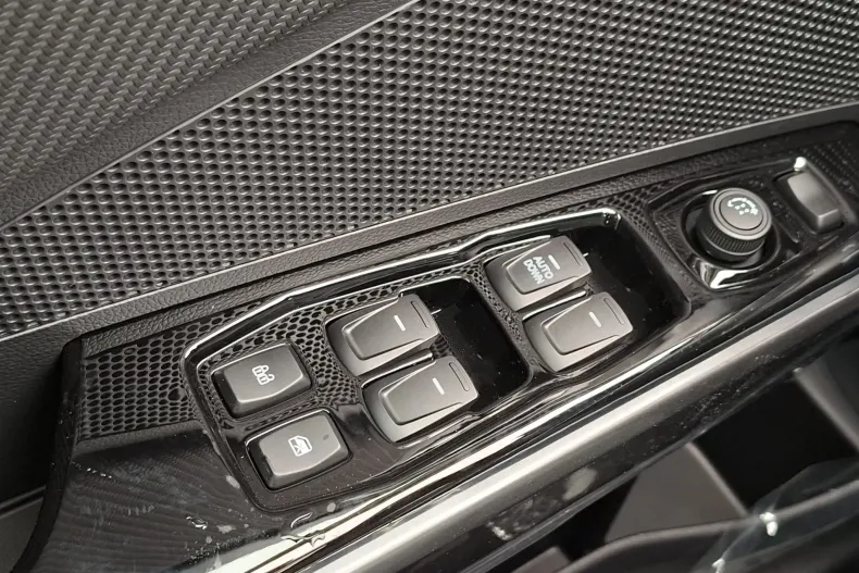 KG Mobility Tivoli din 2025 cu 1 km - oferta KGM173367 - foto 15