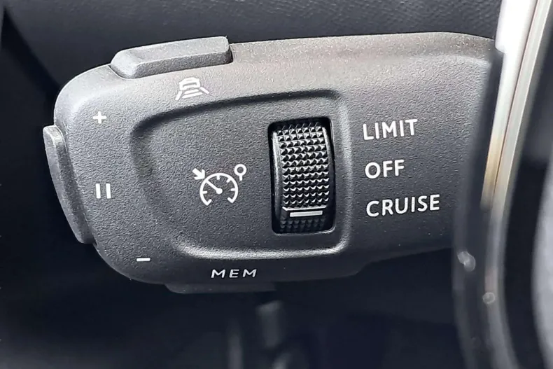 Peugeot 2008 din 2025 cu 11.847 km - oferta PEU173436 - foto 16