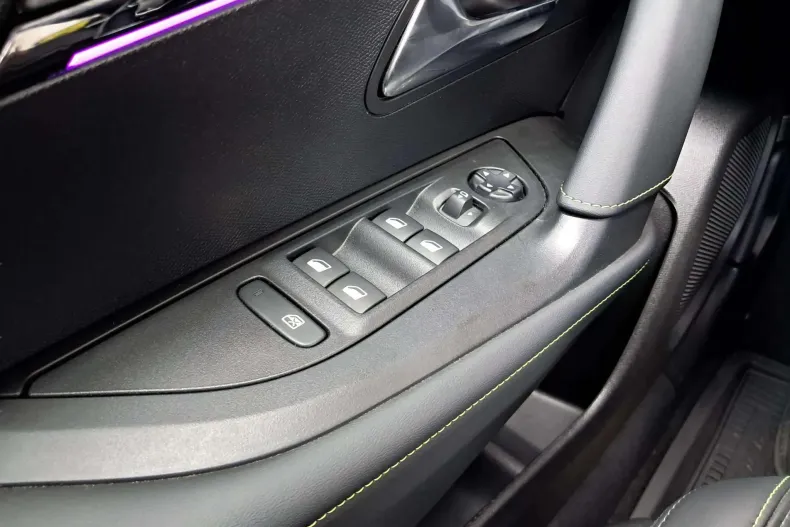 Peugeot 2008 din 2025 cu 11.847 km - oferta PEU173436 - foto 17