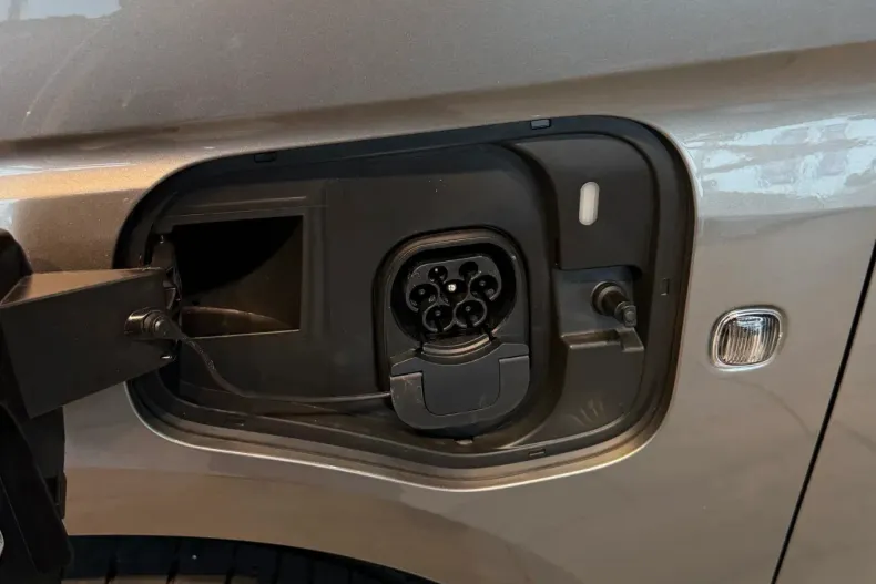 Ford Tourneo Connect din 2025 cu 1 km - oferta FOR173453 - foto 24