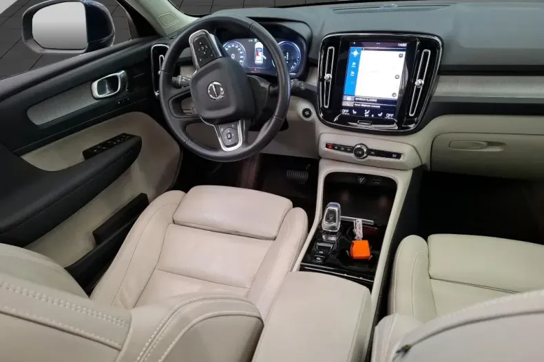 Volvo XC40 din 2021 cu 68.458 km - oferta VOL173458 - foto 2