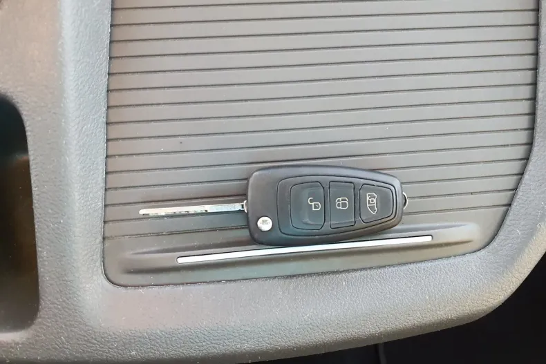 Ford Tourneo Custom din 2020 cu 127.382 km - oferta FOR173468 - foto 22