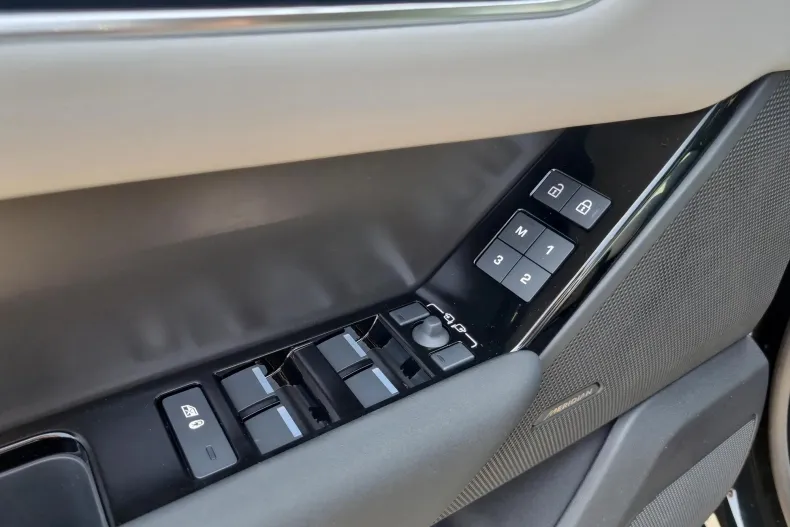 Land Rover Range Rover Velar din 2025 cu 3.700 km - oferta LAN173478 - foto 14