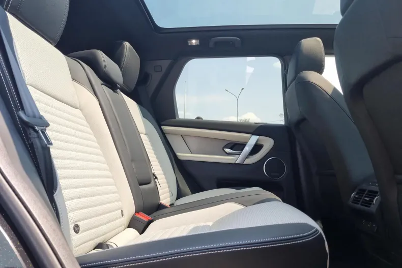 Land Rover Discovery Sport din 2024 cu 3.800 km - oferta LAN173480 - foto 12