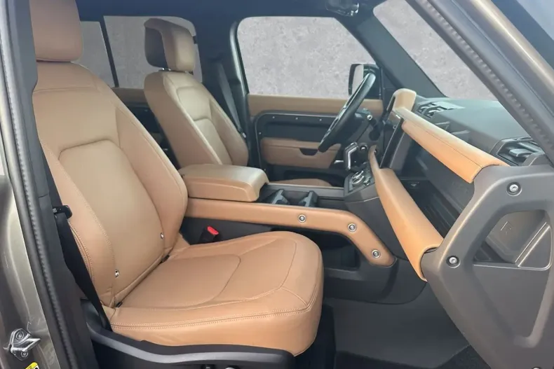 Land Rover Defender din 2024 cu 13.950 km - oferta LAN173532 - foto 3