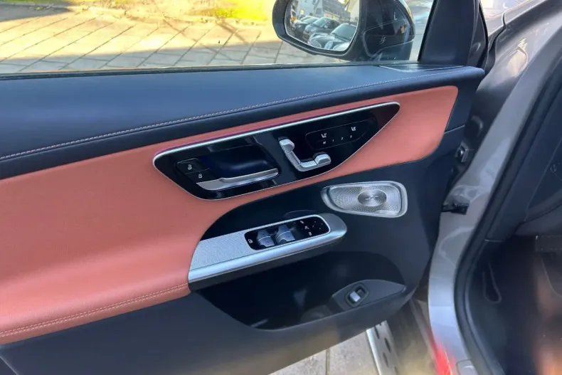 Mercedes-Benz GLC 300 din 2023 cu 57.200 km - oferta MER173588 - foto 12