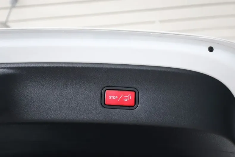 Mercedes-Benz GLC 300 din 2023 cu 19.987 km - oferta MER173598 - foto 30