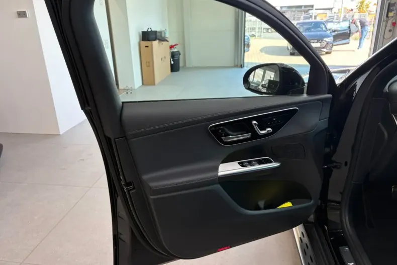 Mercedes-Benz GLC 220 din 2025 cu 11.000 km - oferta MER173599 - foto 14